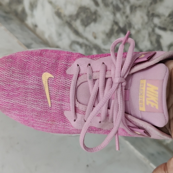 Nike pink flex training shoes - Picture 7 of 11